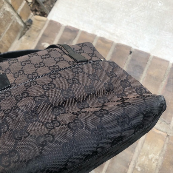 Small Gucci tote. Please see pictures. - Picture 12 of 16